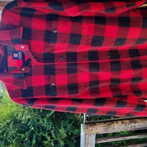 Chaps mens Large Red/black buffalo plaid long sleeve heavyweight flannel shirt.